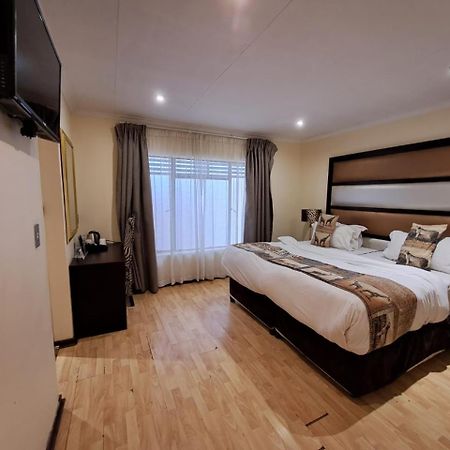 Ecotel Premier Lodge & Conference Centre Benoni Buitenkant foto